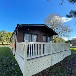  Holiday home Oakwood With Hot Tub United Kingdom